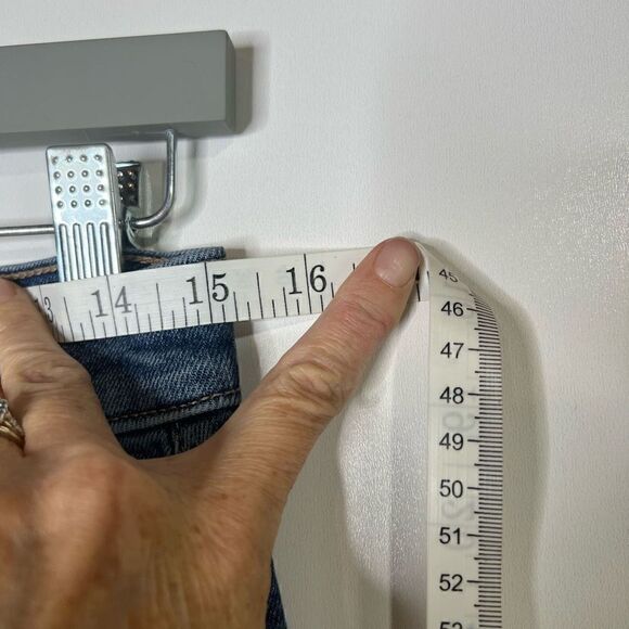 American Eagle 90’s Skinny Jeans - Picture 3 of 9